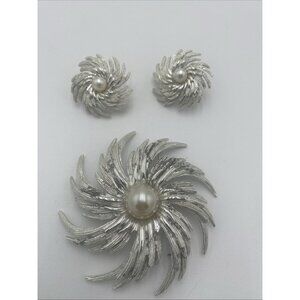 Vintage Sarah Coventry Flower brooch earring set silver tone pearl pinwheel